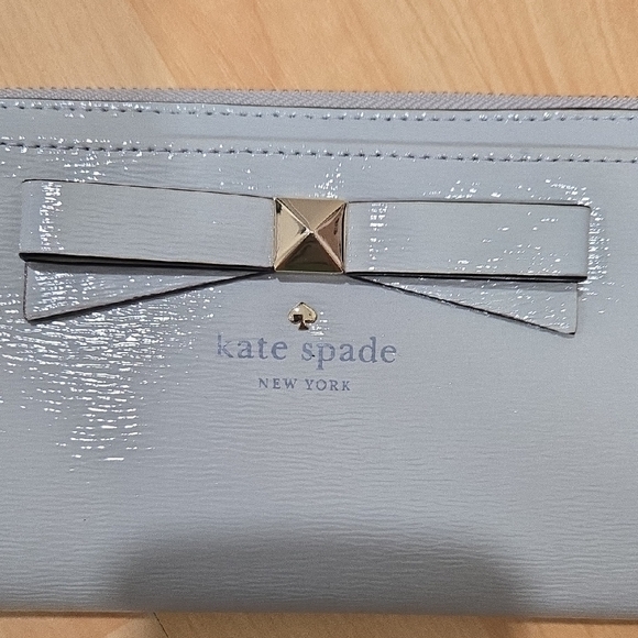 Kate Spade Shiny Light Gray Wristlet with Bow - Picture 2 of 4